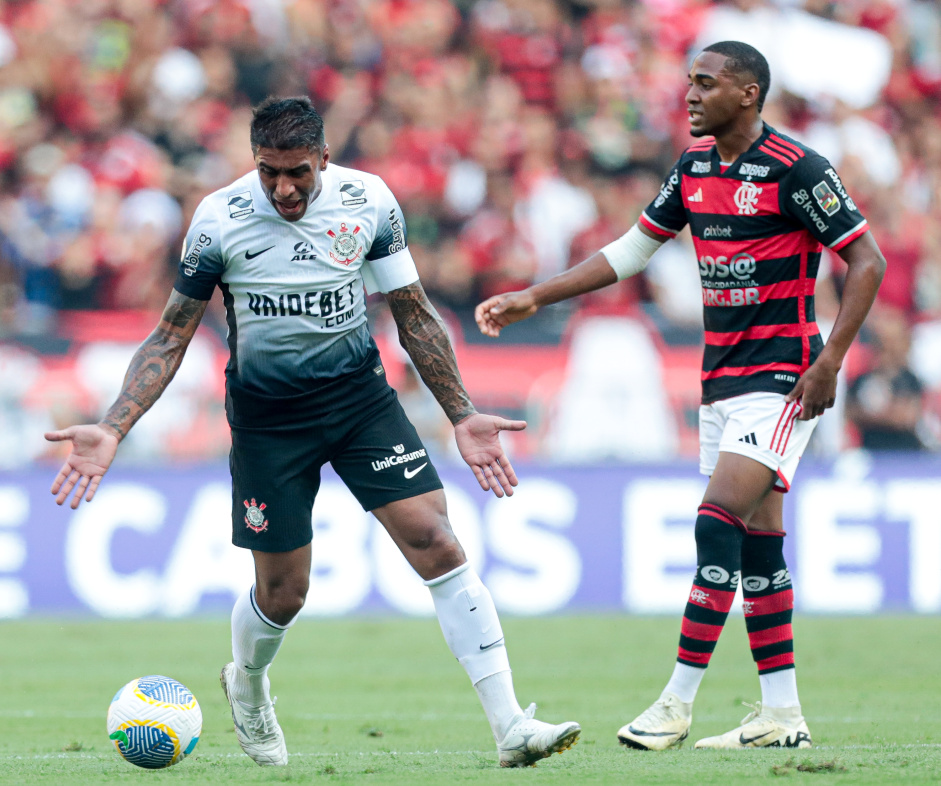 Paulinho em ao contra o Flamengo pelo Brasileiro