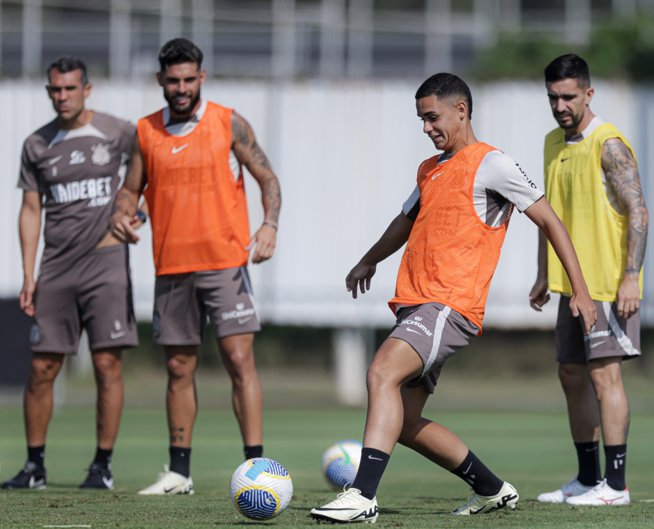 Bahia participou do treino do Corinthians com Yuri Alberto, Igor Coronado e Bruno Lazaroni