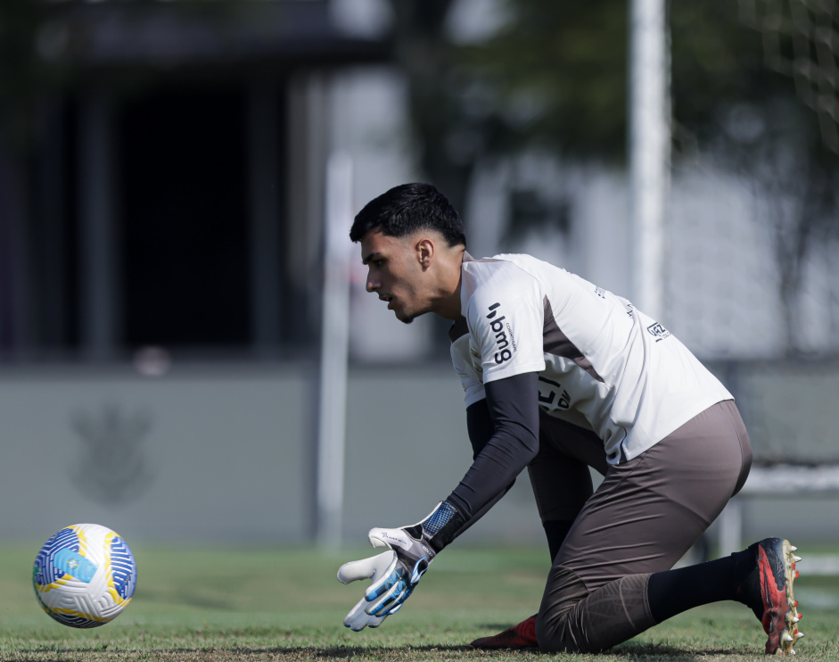 Felipe Longo em treino do Corinthians
