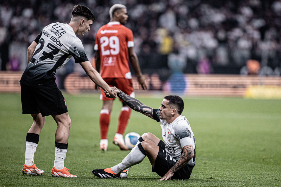 Breno Bidon e Fagner foram apontados como dois jogadores com "esprito de Corinthians" por Marcelinho Carioca