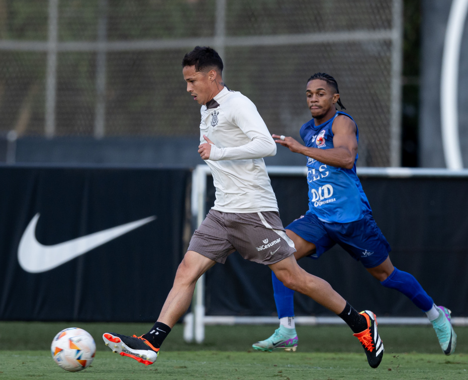 Matheus Arajo durante jogo-treino do Corinthians