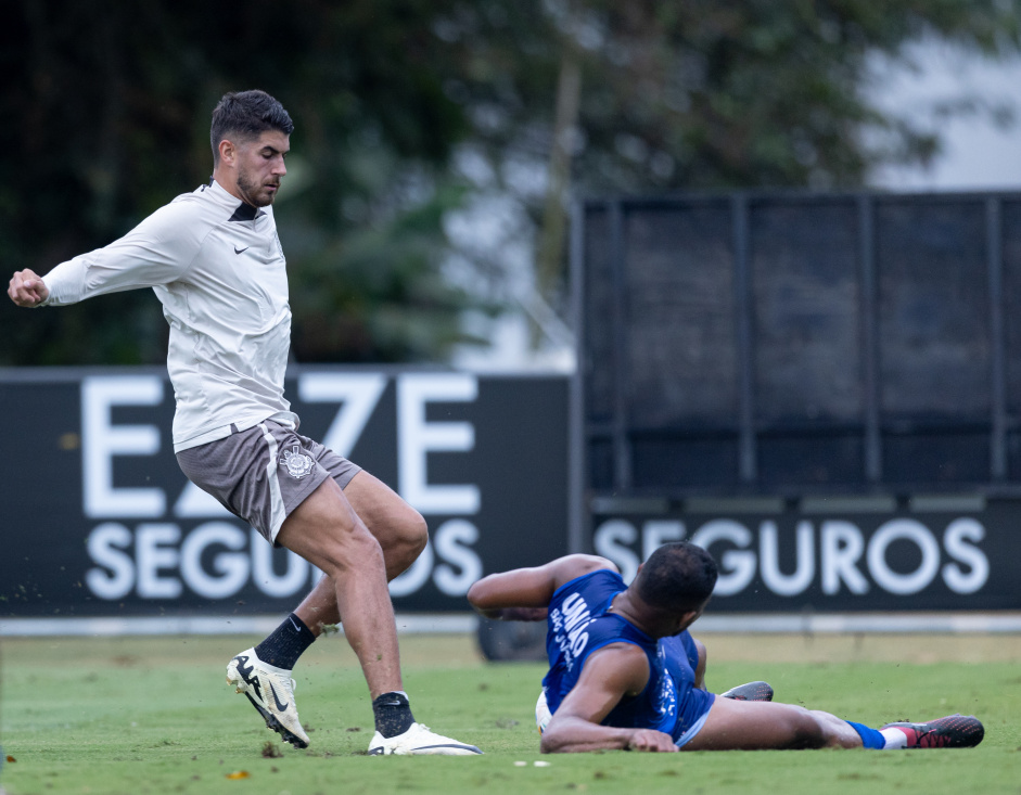 Pedro Raul em ao no jogo-treino do Corinthians