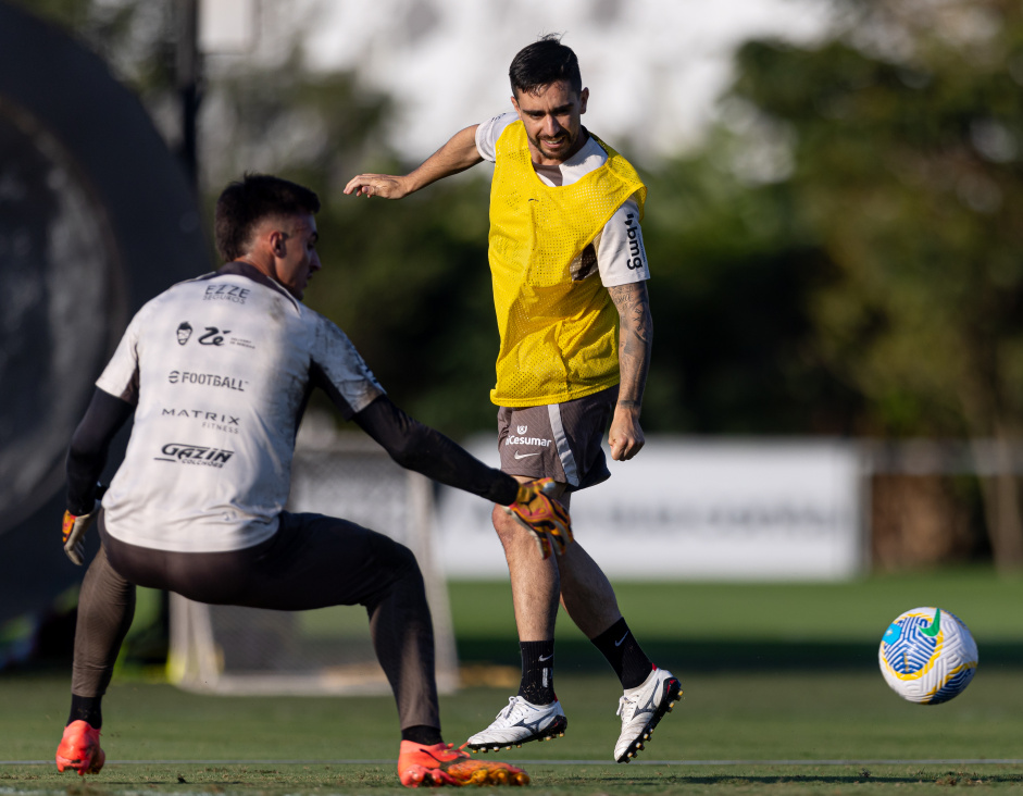 Igor Coronado e Matheus Donelli em ao no treino do Corinthians