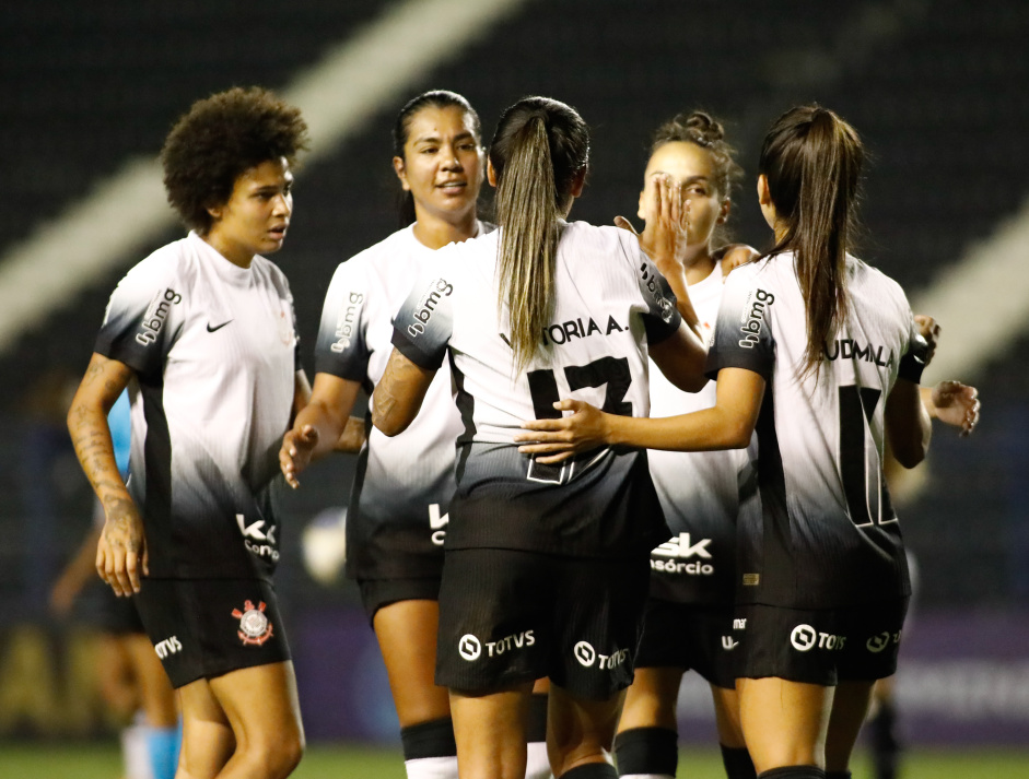 Jogadoras do Corinthians durante comemorao de gol contra o Red Bull Bragantino