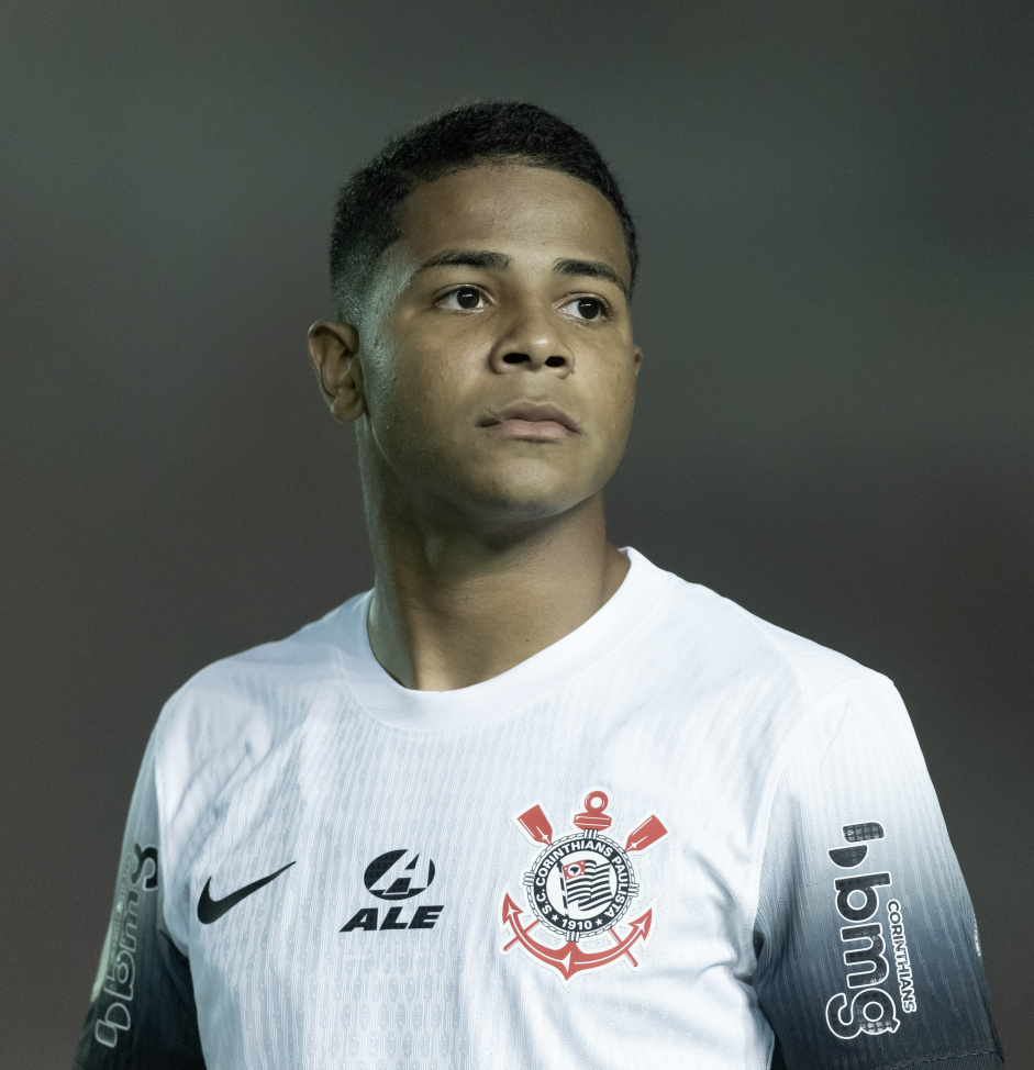 Wesley em campo durante jogo do Corinthians contra o Internacional