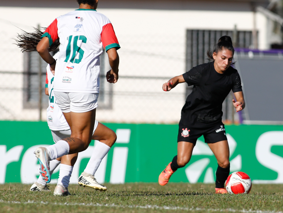 Letcia Santos durante jogo do Corinthians contra o Pinda