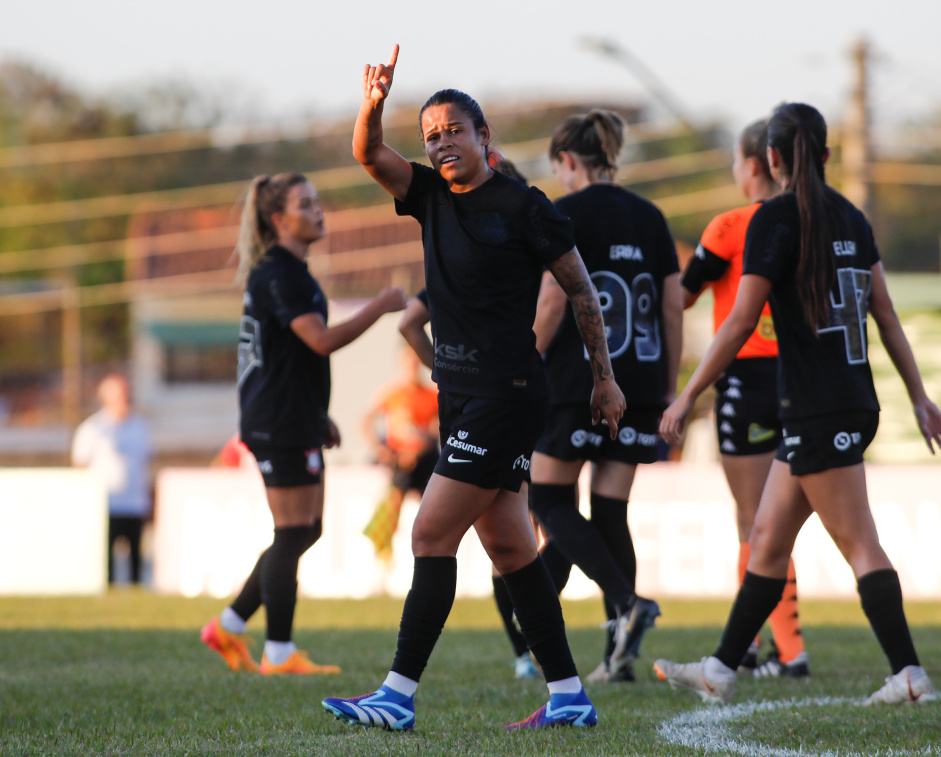 Vic Albuquerque fica a um gol de marcar o centsimo com a camisa do Corinthians Feminino